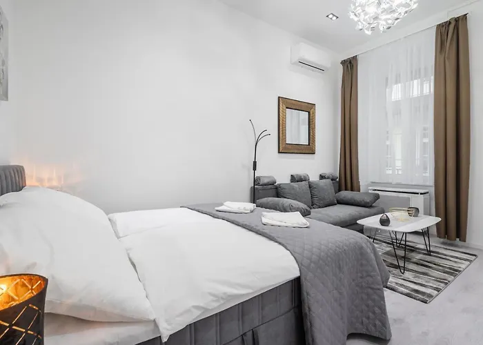 Stellar Dwell * Budapest